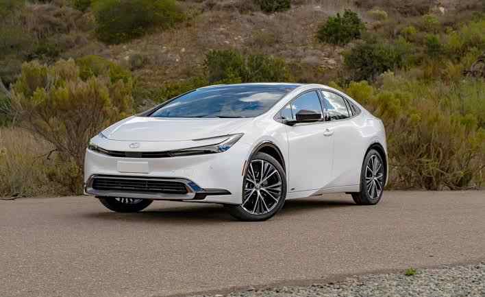 Toyota Prius 2023 Price In Cambodia, Reviews And Specifications | Carmoru