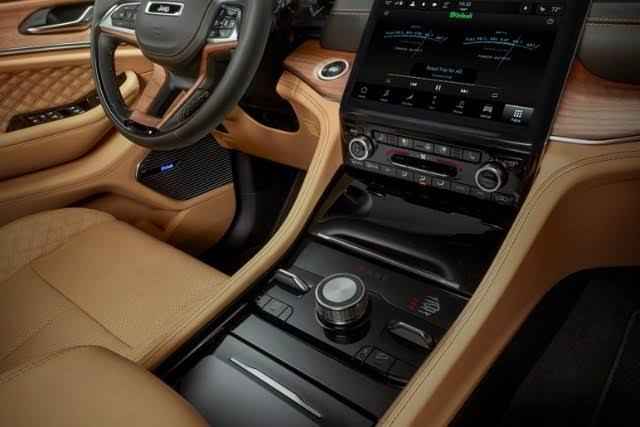 2023 Jeep Cherokee Interior Features