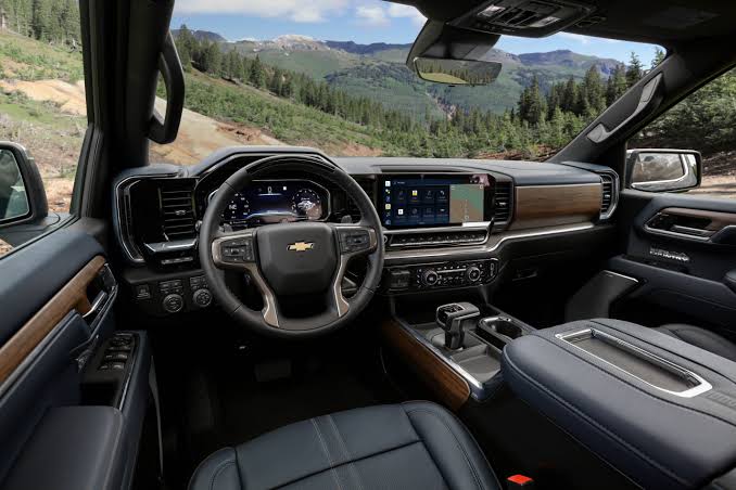 Chevrolet Silverado 2023 Interior Features