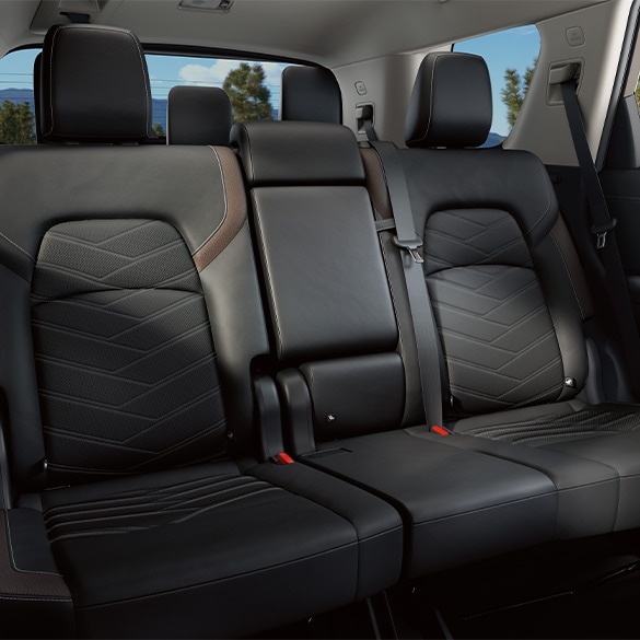 2024-nissan-pathfinder-interior-view-middle-seat-row